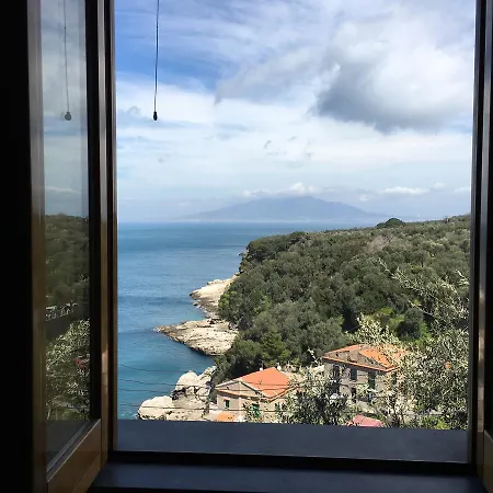 Feriehus Maison Del Mare Sorrento. *